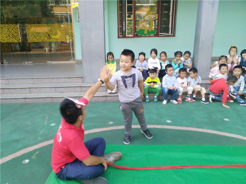 大班猴子捞月游戏,大班幼儿体验“猴子捞月”游戏乐趣